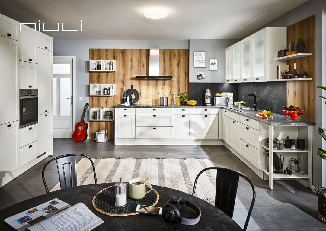 PN435| 670 White matt	