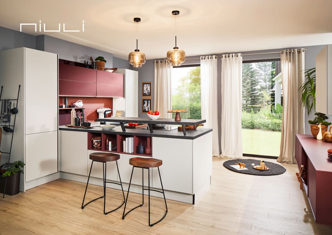 PN210 | 696 Cashmere grey super matt & 501 Ruby red		