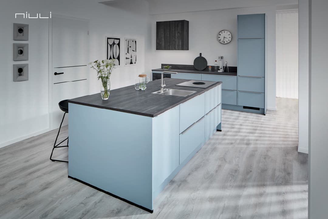 PN100 | 507 Hemlock Lava & PN105 | 668 Pastel Blue